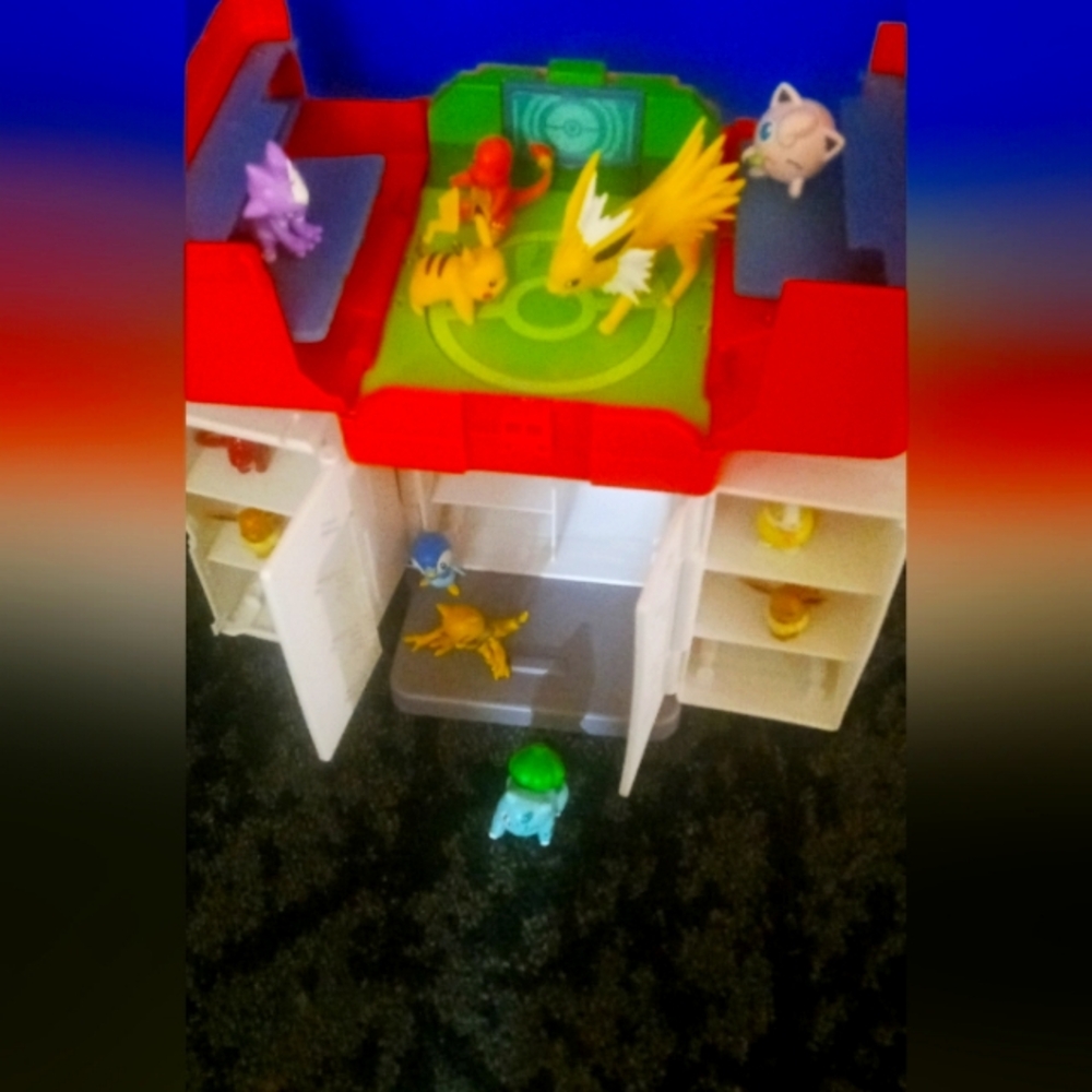 Pokémon Toy Battle Playset with Green and Red Arena and Assorted Figures #12lot